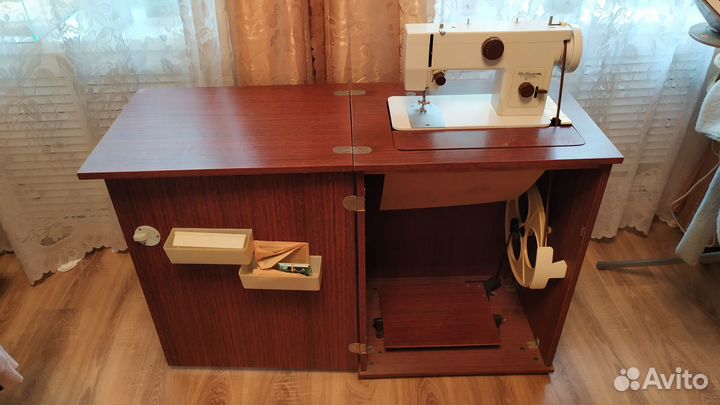 Швейная машинка Чайка 134