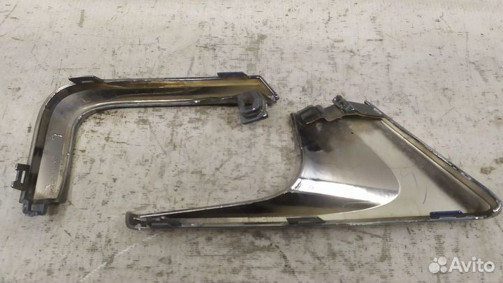 Накладка птф передняя левая Toyota Land Cruiser