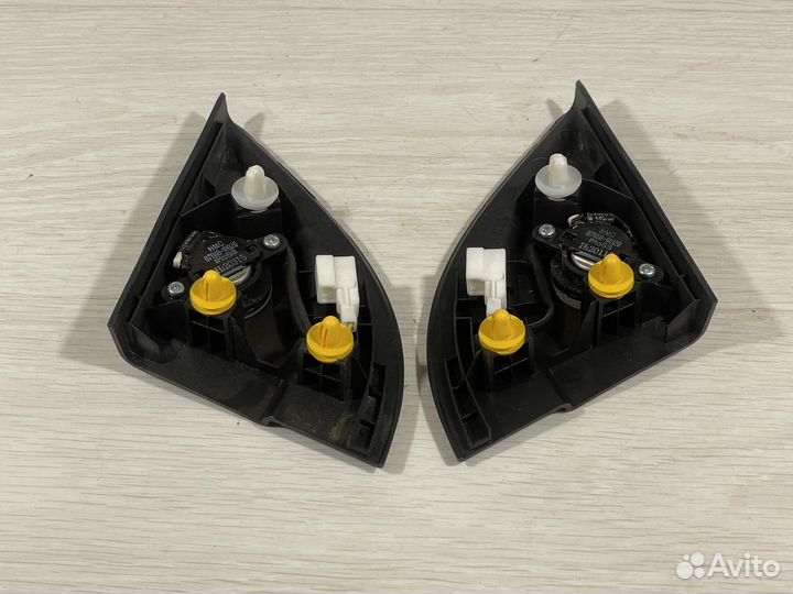 Накладки зеркал с динамиками Hyundai Solaris 1