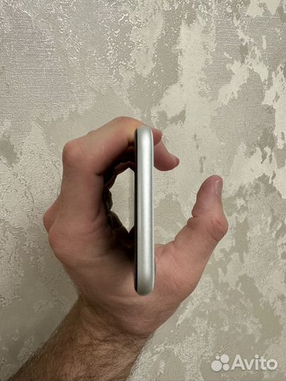 iPhone SE, 128 ГБ
