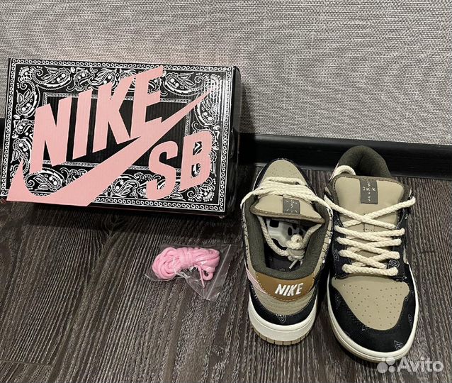 Nike SB Dunk Low Travis Scott