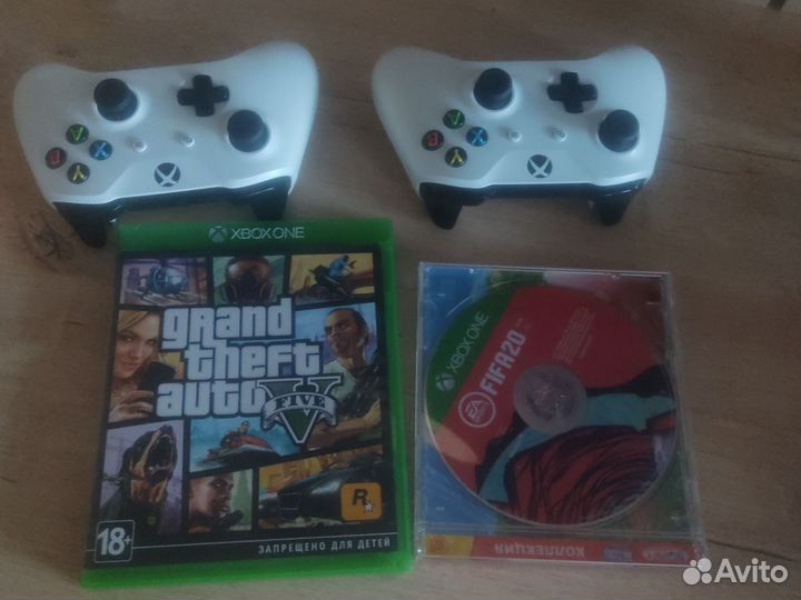 Xbox One s 2 геймпада 1tb и 2играми