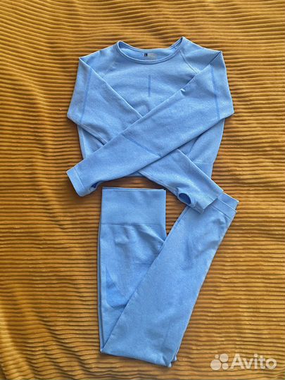 Спортивный бесшовный комплект с легинсами