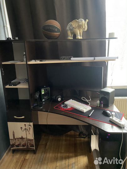 Письменный стол