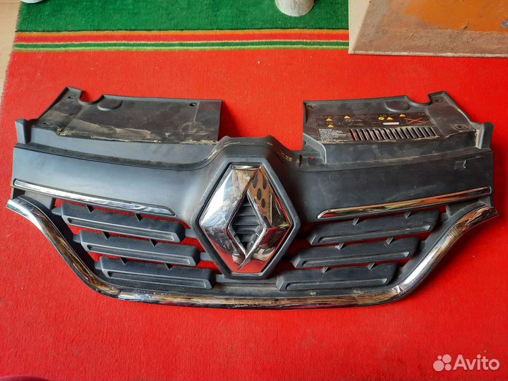 Решетка радиатора Renault logan 2