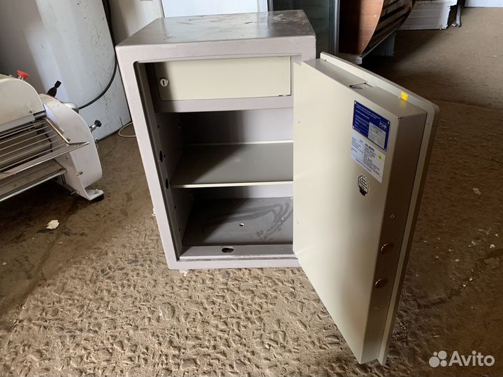 Взломостойкий сейф valberg карат ASK-67T