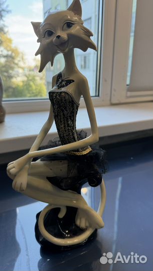 Статуэтка кошечка