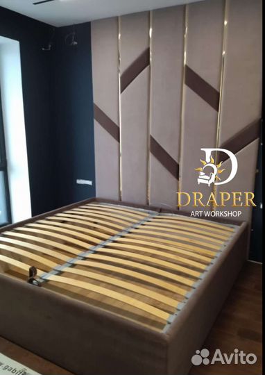 Кровать с мягкой стеновой панелью