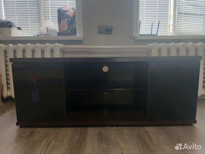 Подставка для телевизора