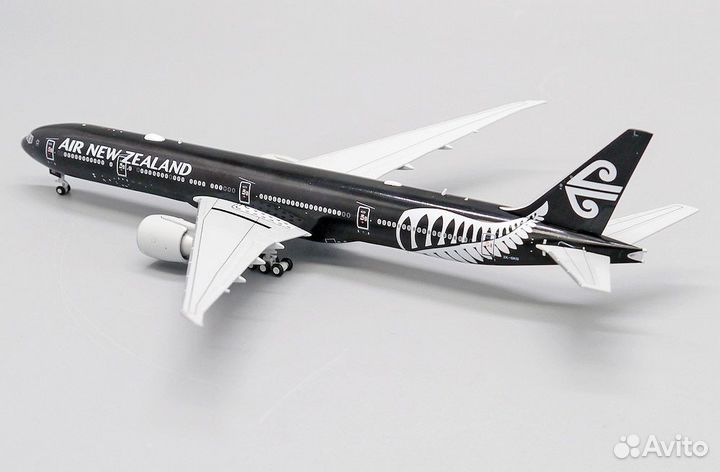 Модель самолета 1/400 Boeing 777-300ER 