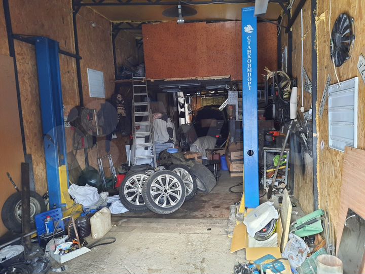 Гараж, > 30 м²