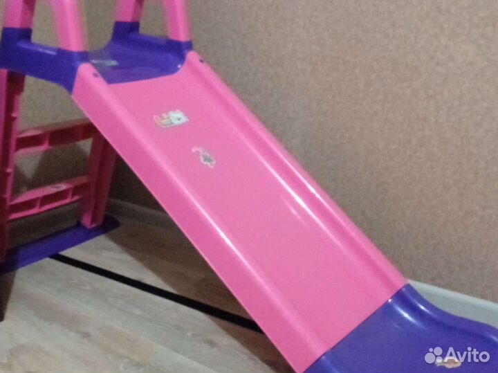 Детская горка и качели