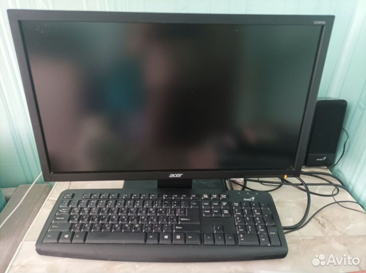 Компьютер в сборе с монитором и колонками