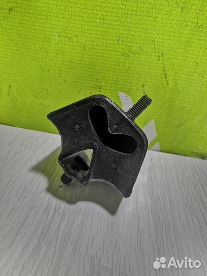 Опора двигателя Ауди 80 90 Б3