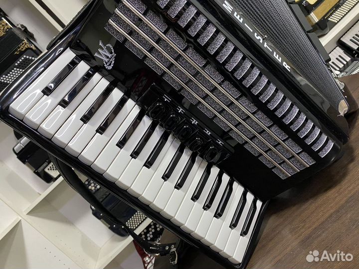 Аккордеон Weltmeister Achat 80