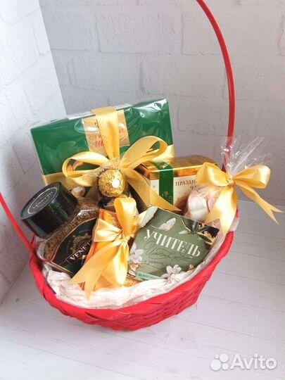 Подарочная корзина для учителя на 1 сентября