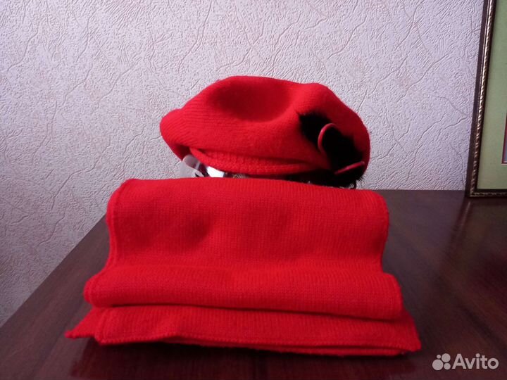 Берет с шарфом
