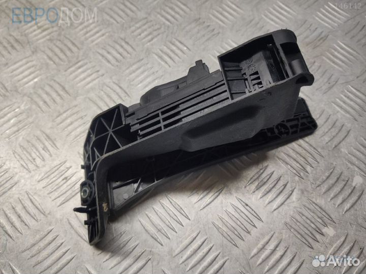 Педаль газа на BMW E82 s1145208