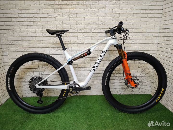 Canyon Lux CF SLX 9 team