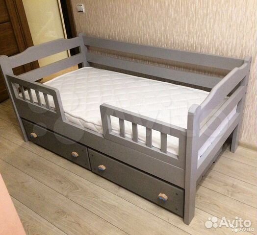 Кровать из массива