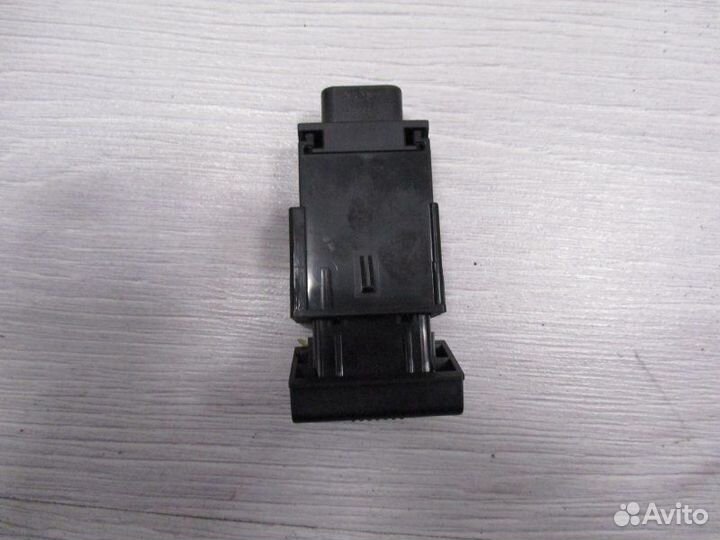 Кнопка выключатель Toyota Avensis 2 2001