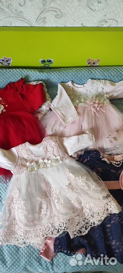 Платья праздничные на девочку 6-9 m