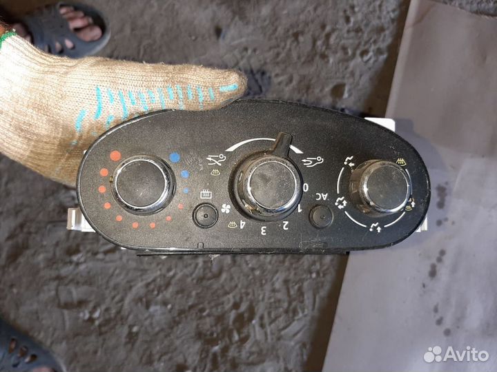 Блок управления отопителем с кондиционером Дастер