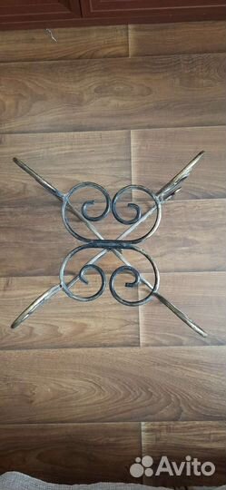 Кованная подставка для цветов