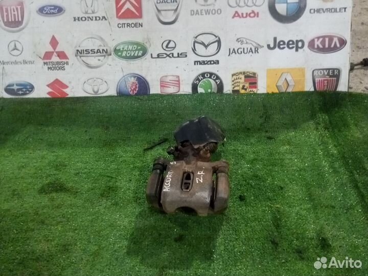 Суппорт задний правый Honda Accord 5