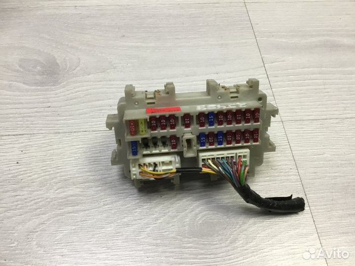 Блок реле и предохранителей Nissan Navara 2.5 2008