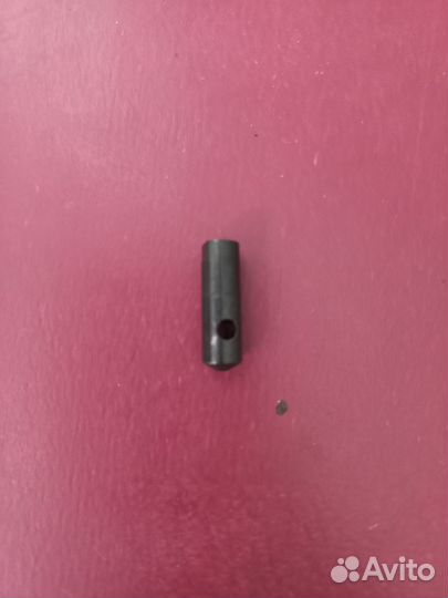 Шпилька вращения личинки Argo (031W)