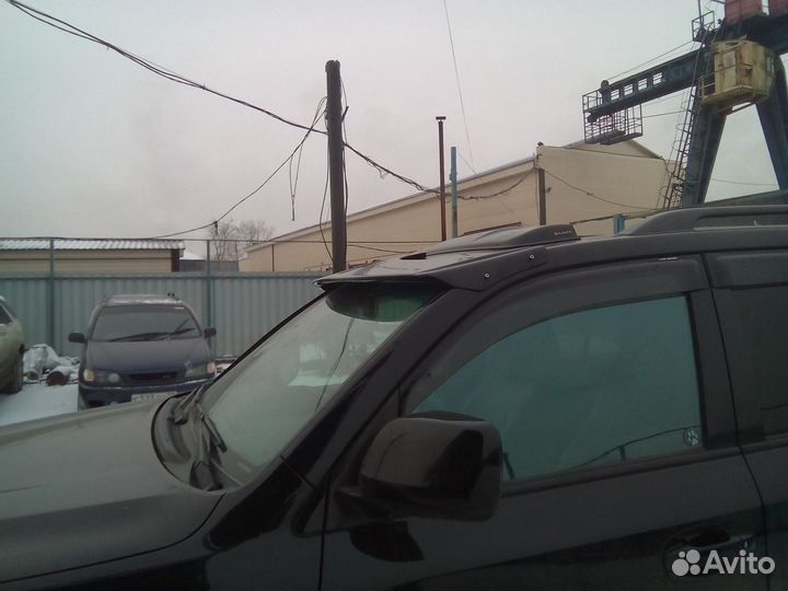 Козырек над лобовым Toyota Land Cruiser 200