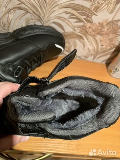 Кроссовки черные на меху (стелька 20,5)