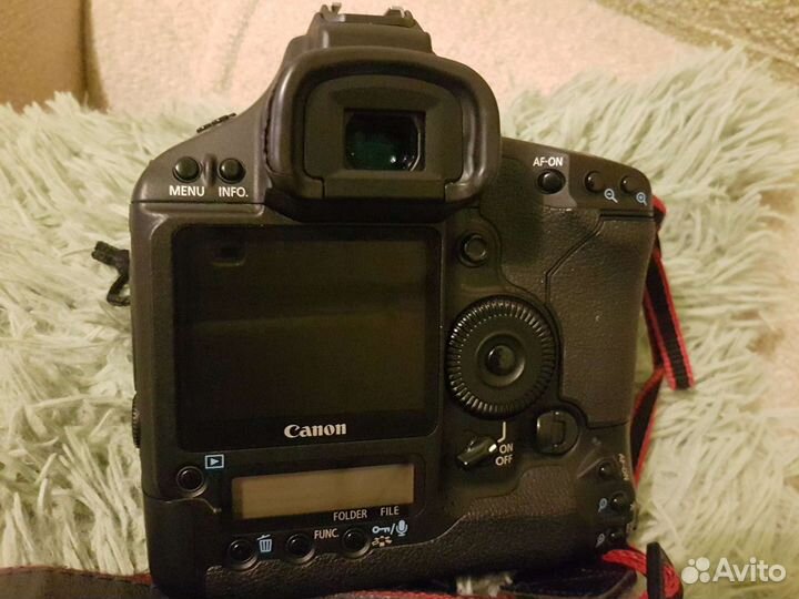 Зеркальный фотоаппарат canon eos 1Ds mark III