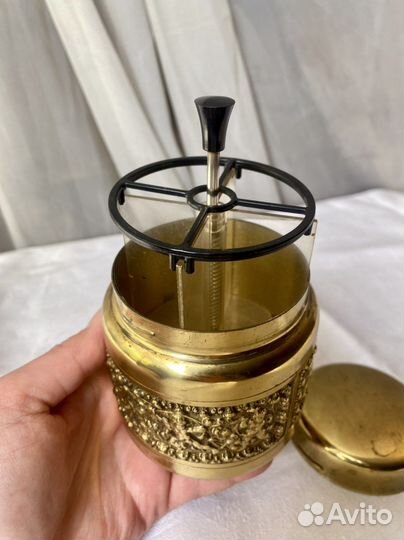 Старинная табачница сигаретница Германия латунь