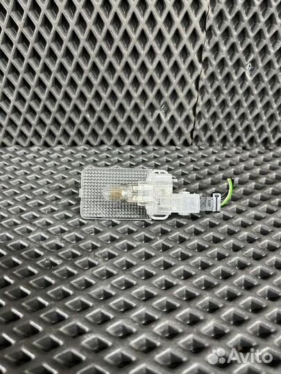 Плафон подсветки салона Land Rover Discovery 3