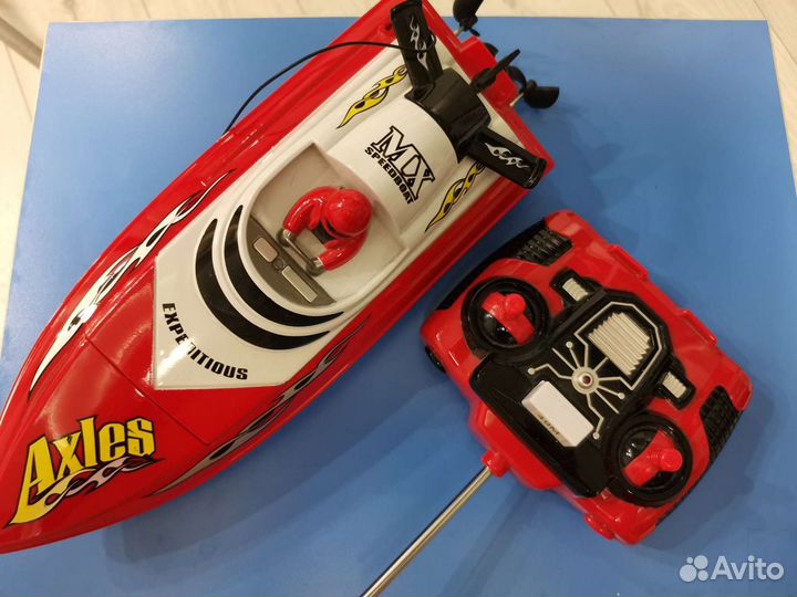 Катер на радиоуправлении