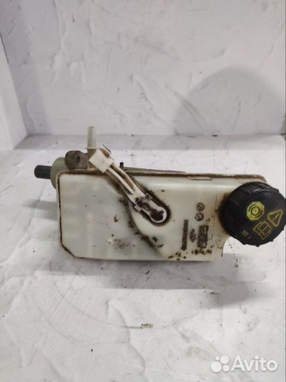 Главный тормозной цилиндр Ford Focus DB asdb 2005