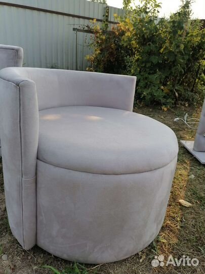 Зеркало с подсветкой и пуф