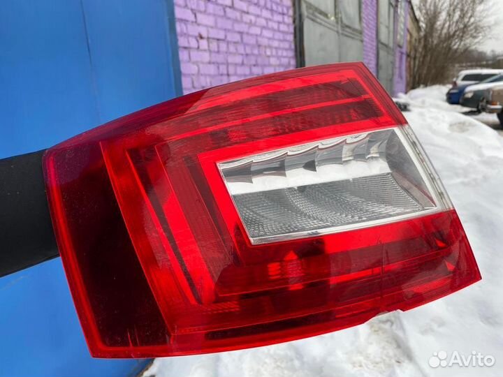 Задний левый фонарь Skoda Octavia A7