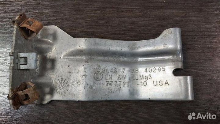 Кронштейн правый Bmw X6M E71 S63B44A 2009