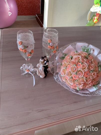 Букет и бокалы для свадьбы