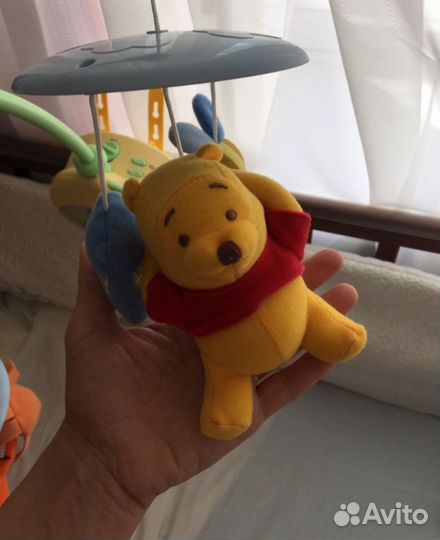 Музыкальный мобиль Tomy, Винни