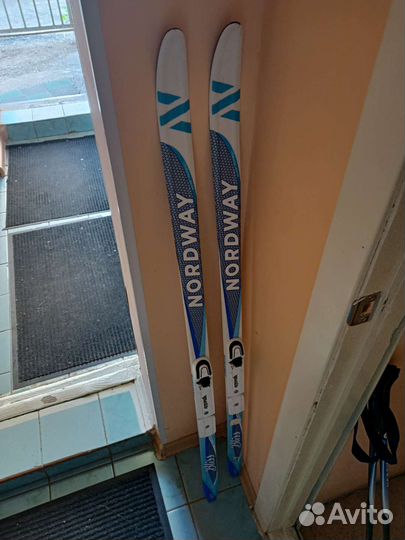 Беговые лыжи с креплением автомат+палки+ботинки