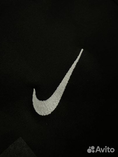 Футболка Nike с кроссовками