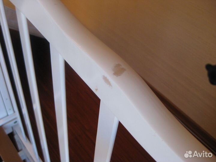 Детская кровать с маятником и матрасом