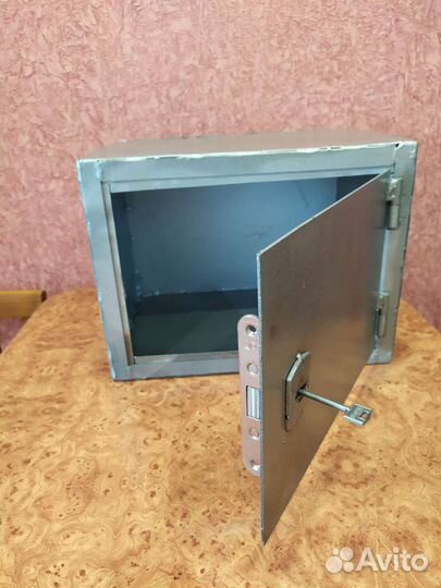 Сейф металлический