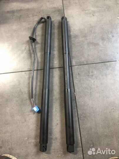 Амортизатопы богажника Мерседес 166 кузов