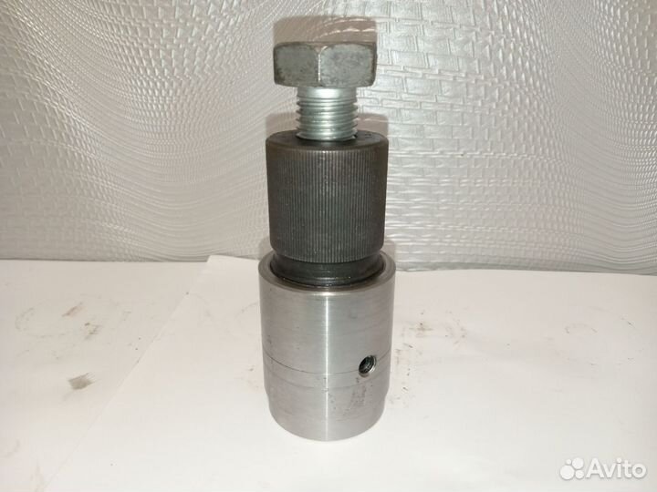 Съемник маховика магнето генератора