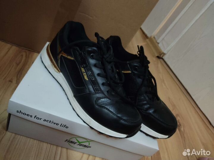 Кроссовки 38